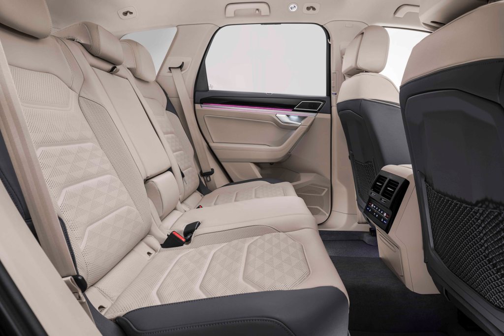 vw-volkswagen-suv-touareg-2018-modre-auto